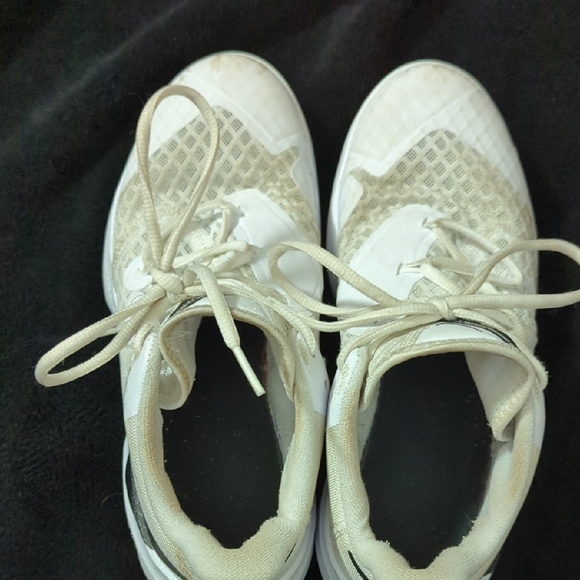 Nike White Athletic Shoes - Picture 3 of 6